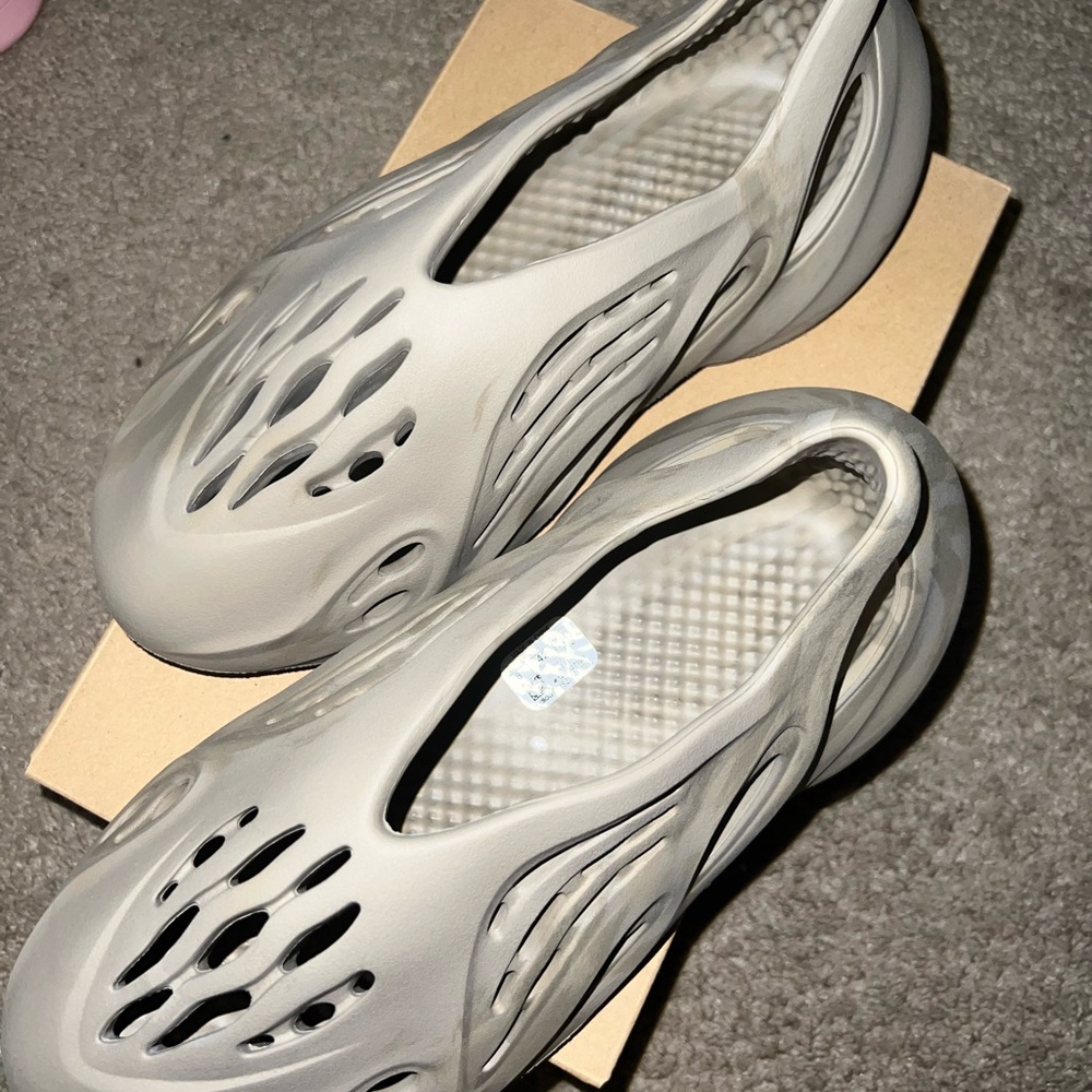 Yeezy foam runner stone sage!